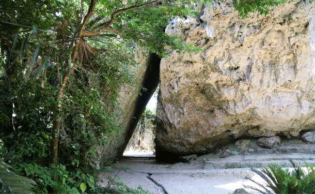 世界文化遺産 斎場御嶽（せーふぁうたき）