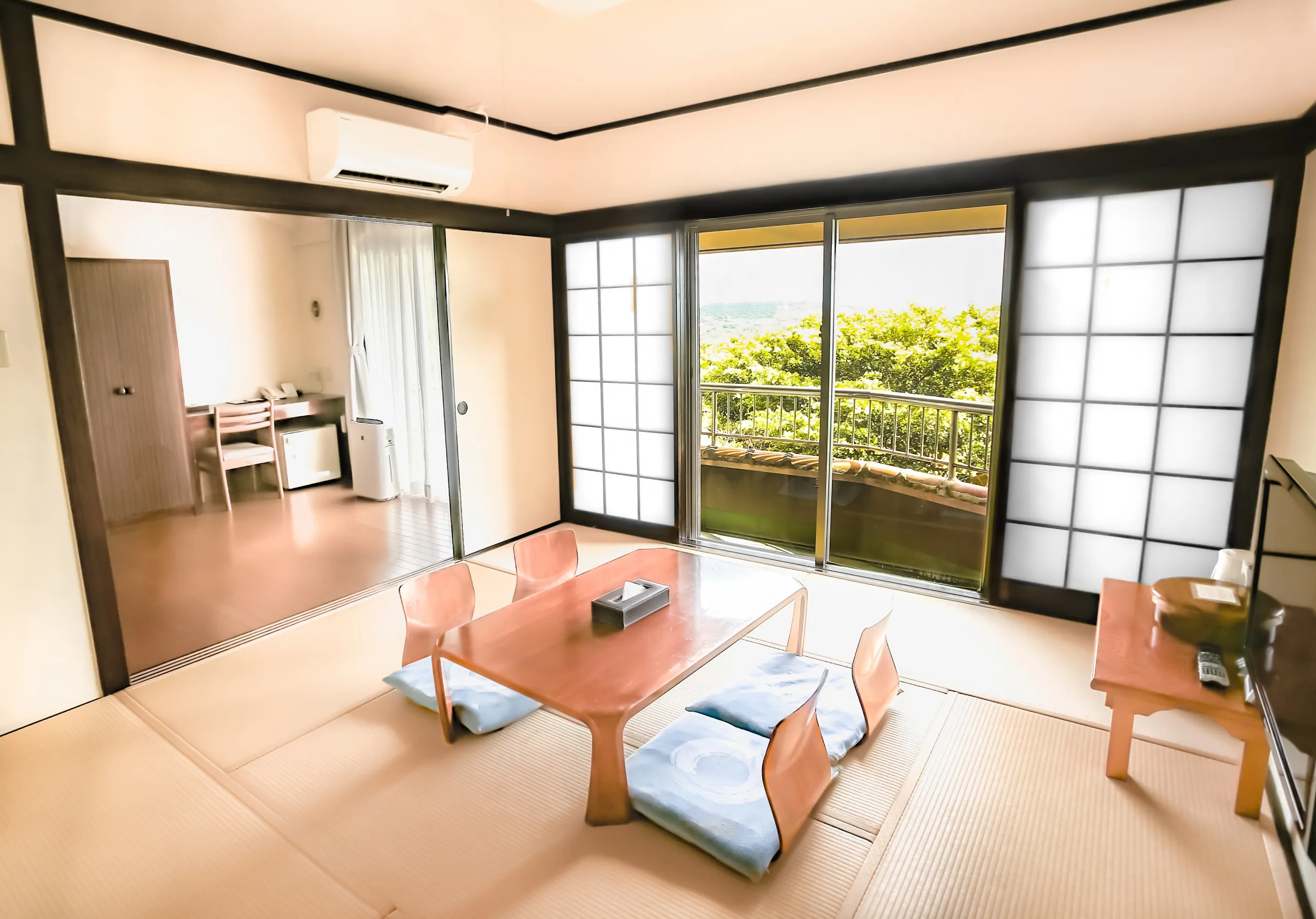 12畳の和室で広々とお寛ぎいただけます。